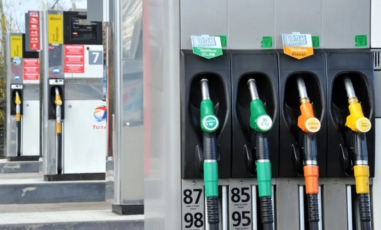 Tài xế Pháp cạn kiệt nguồn xăng, giá năng lượng EU còn tiếp tục tăng
